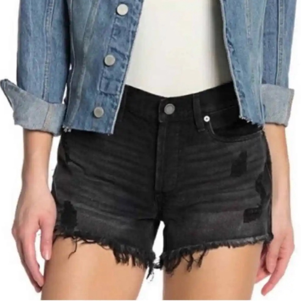 BLANKNYC NEE HIGH RISE  DISTRESSED BUTTON FLY 3” BLACK SHIRTS SIZE 25